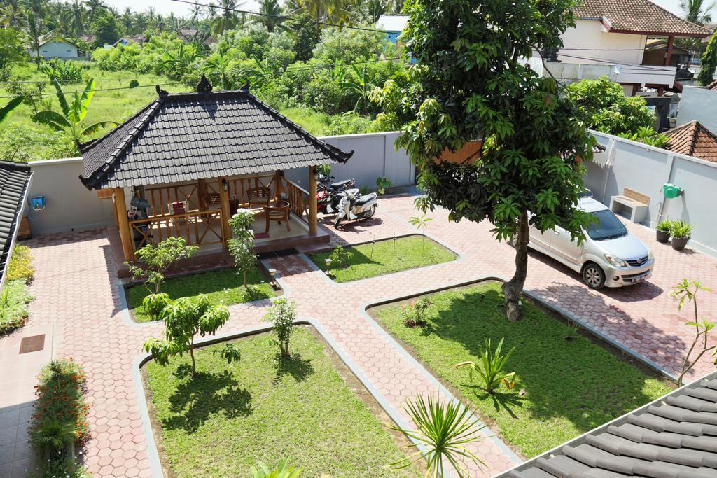 Whiterose Guesthouse Senggigi Exterior foto